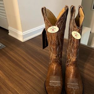 Never been worn cowboy boots!